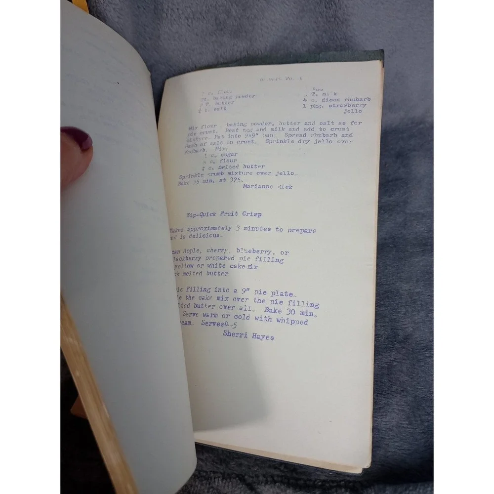 Milwaukee Newcomer's Club Cookbook Hand Typed 1970 Booklet Local Recipe‎ Book